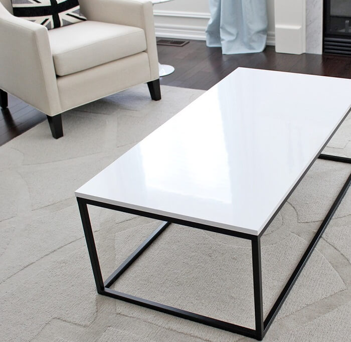 Mặt bàn đơn giản, hài hòa với sắc đá Granit trắng sứ